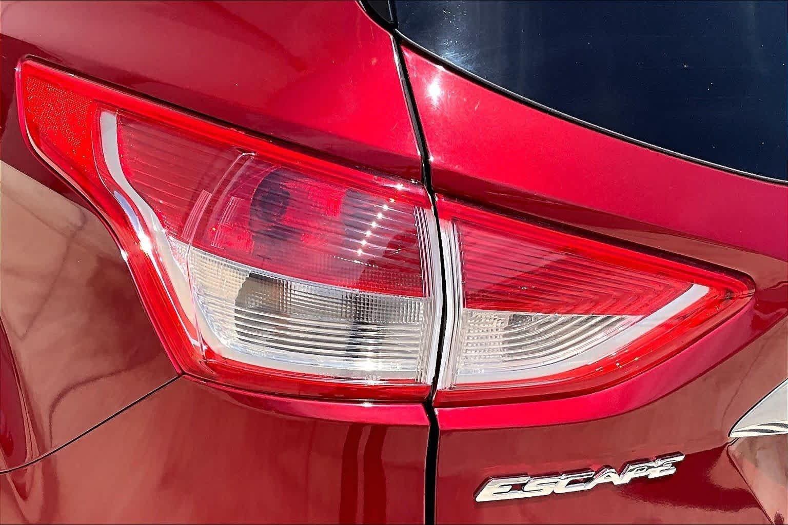 Used 2013 Ruby Red Ford SEL image 29
