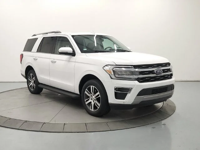 Used 2024 White Ford Limited image 3
