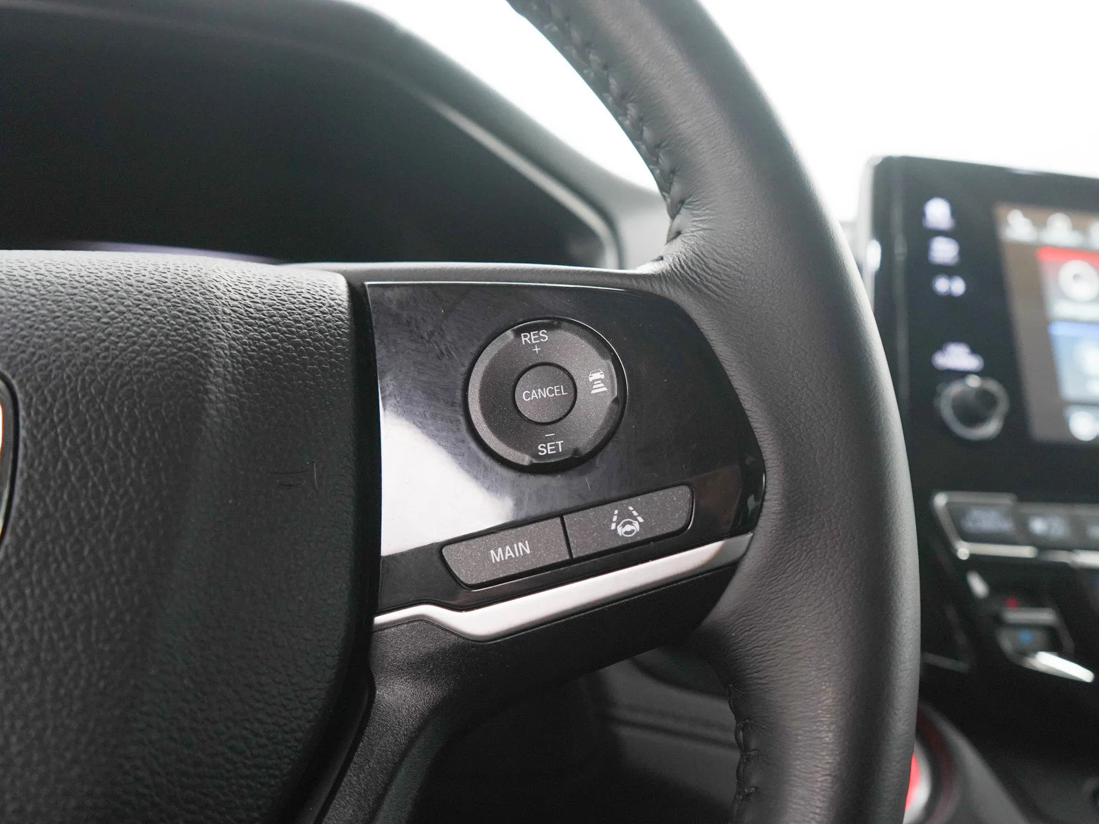 Used 2018 Pacific Pewter Metallic Honda Touring Auto image 31