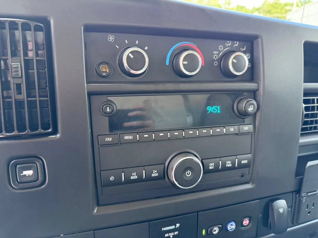 Used 2025 Summit White Chevrolet Work Van image 18