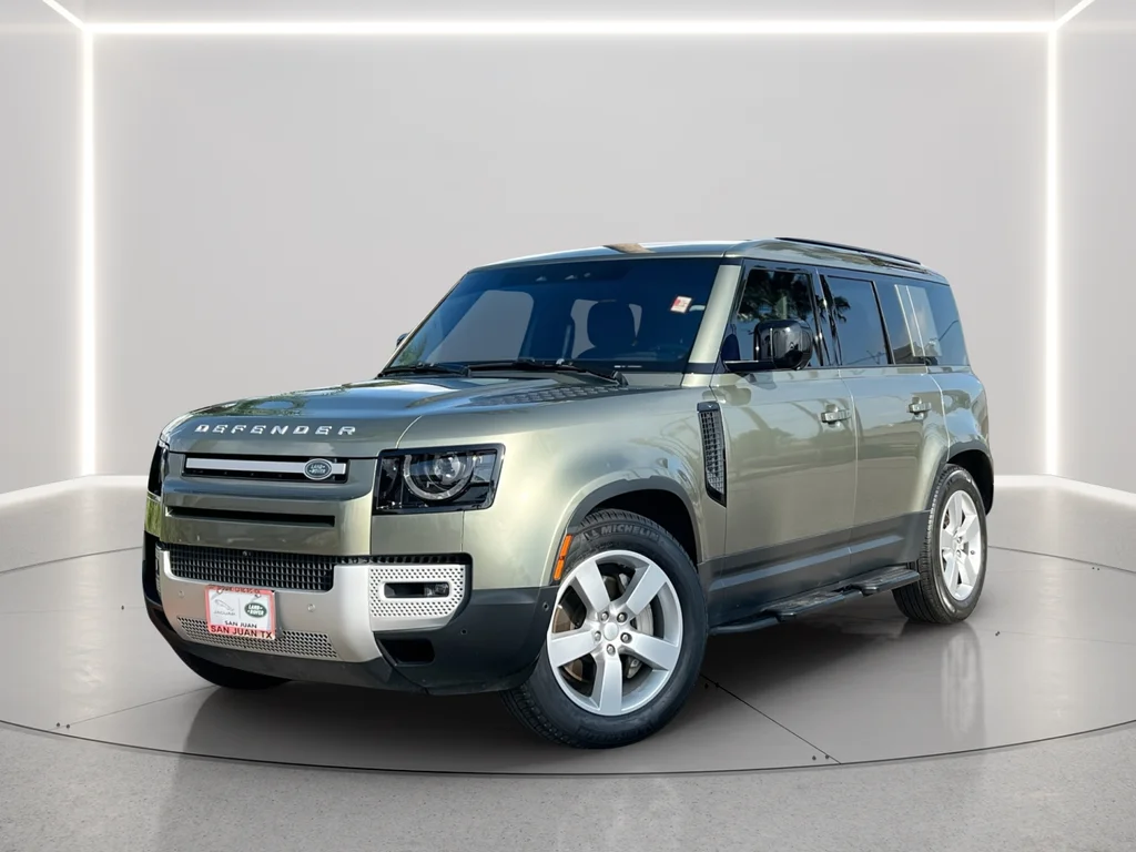 Used 2021 Green Land Rover SE image 1