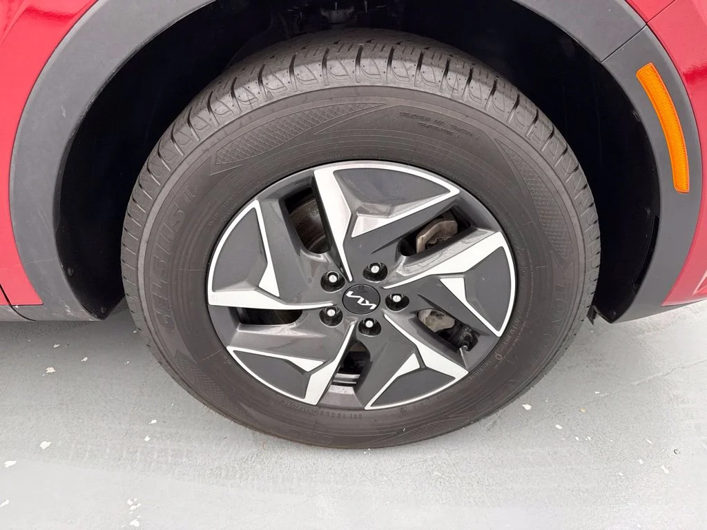 Used 2022 Red Kia S image 13