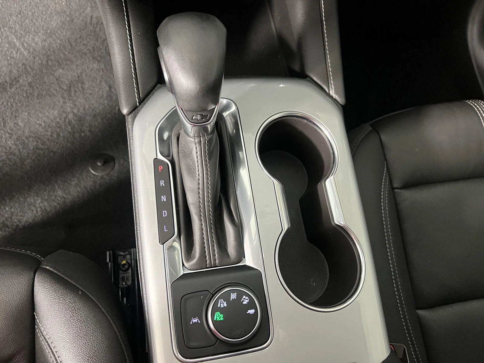 Used 2024 Summit White Chevrolet 3LT image 25