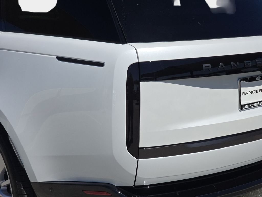 New 2026 Ostuni Pearl White Land Rover SE image 37