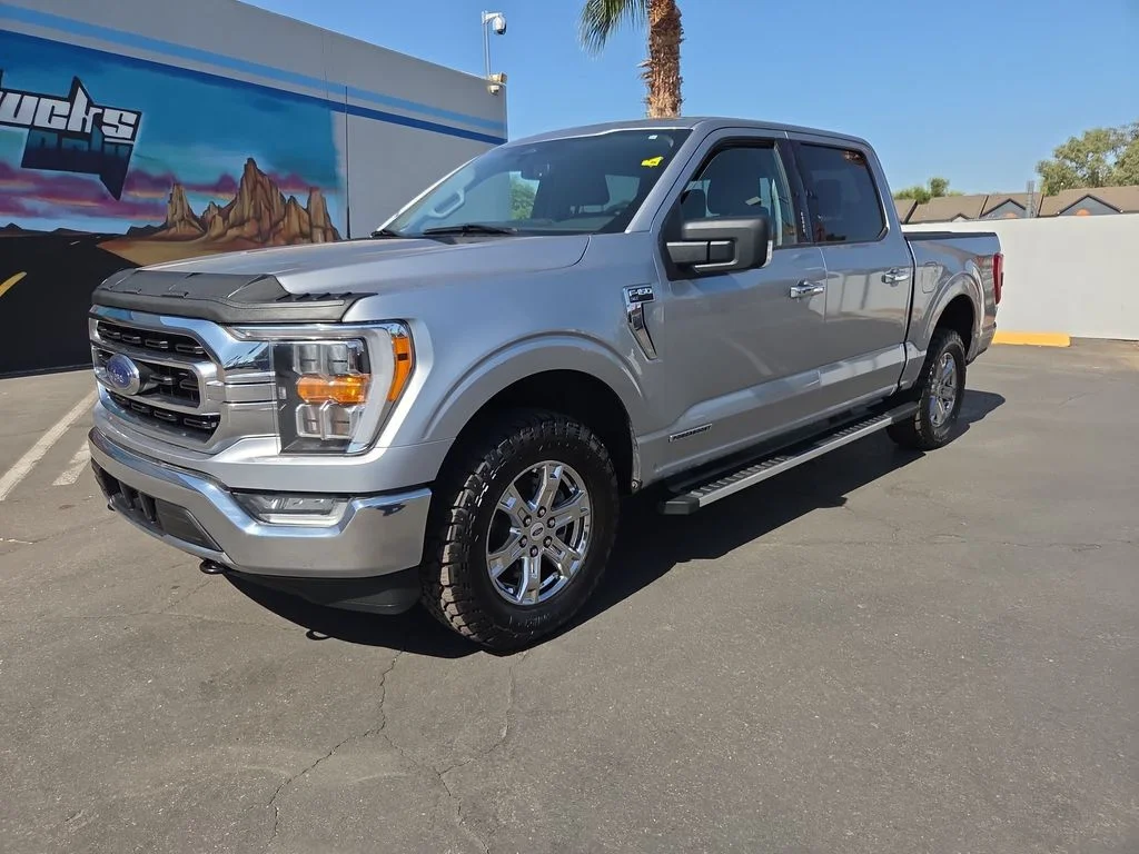 Used 2023 Gray Ford XLT image 3