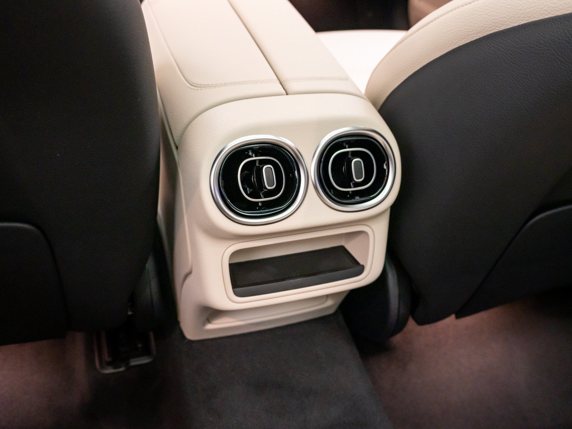 New 2026 White Mercedes-Benz GLC 300 image 19