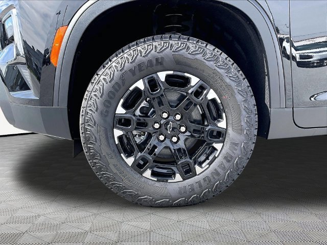 New 2027 Mosaic Black Metallic Chevrolet Z71 image 7