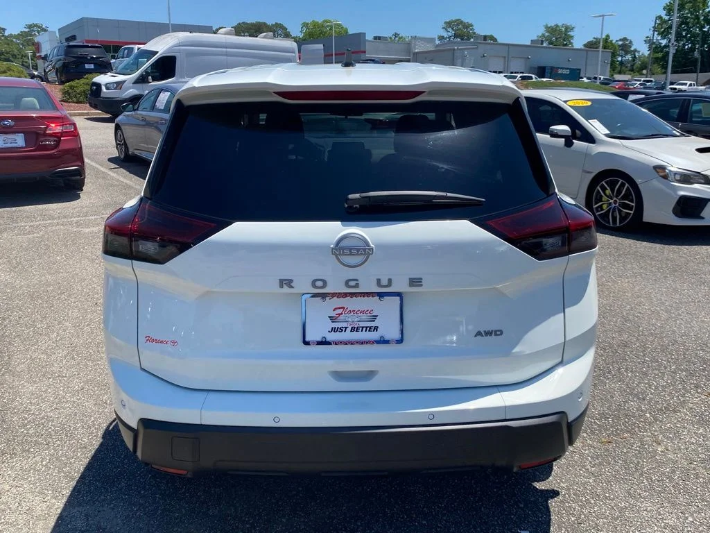 Used 2025 White Nissan S image 11
