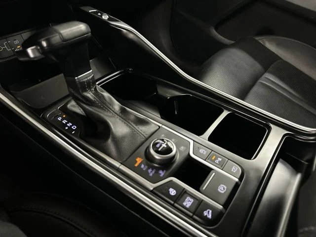 Used 2025  Kia EX image 18