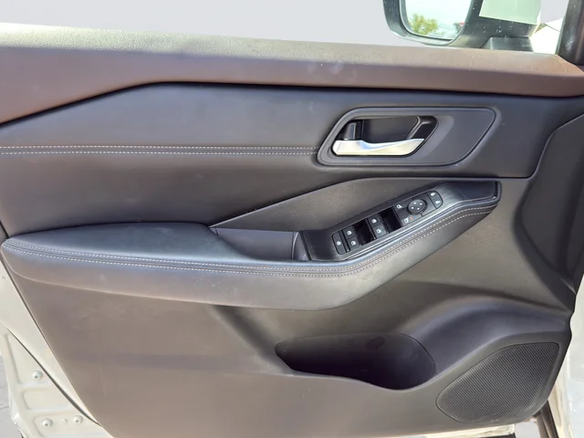 Used 2023 White Nissan SV image 5