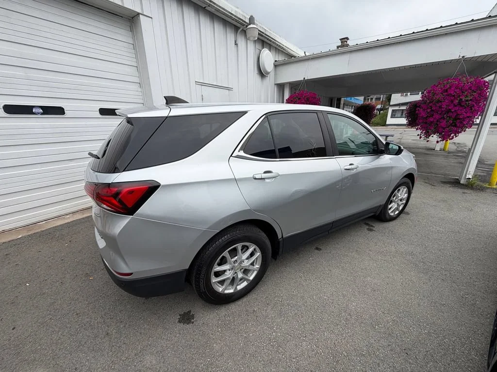 Used 2022 Silver Ice Metallic Chevrolet LT image 6