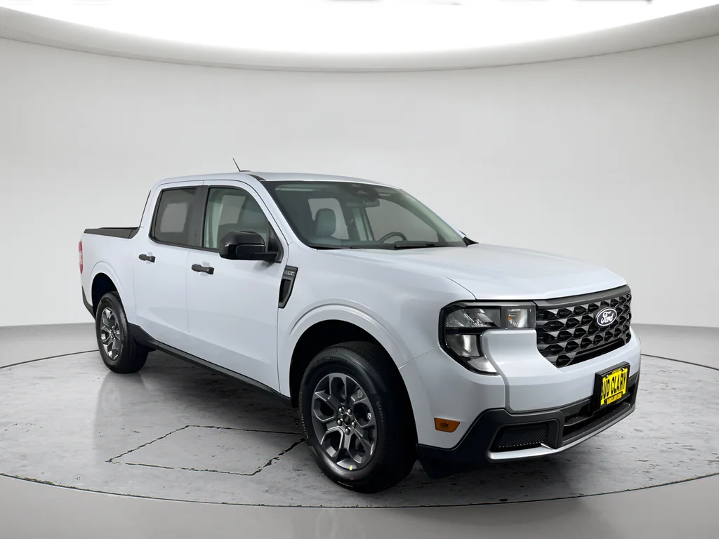 New 2026 White Ford XLT image 1
