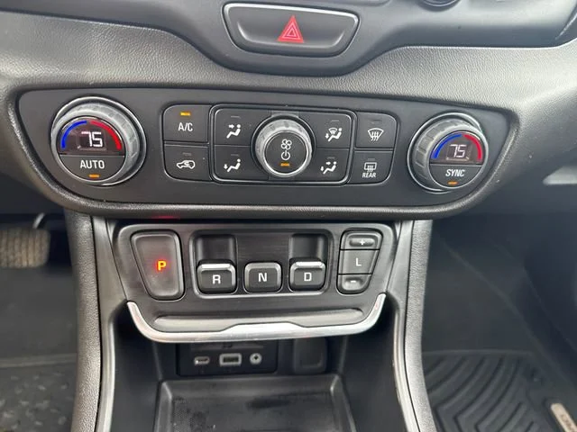 Used 2020 Smokey Quartz Metallic GMC SLT image 21