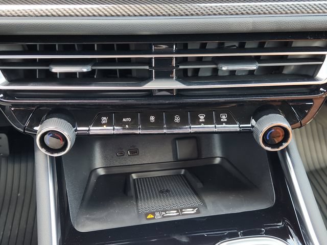 2027 Chevrolet Traverse Z71 - Photo 20