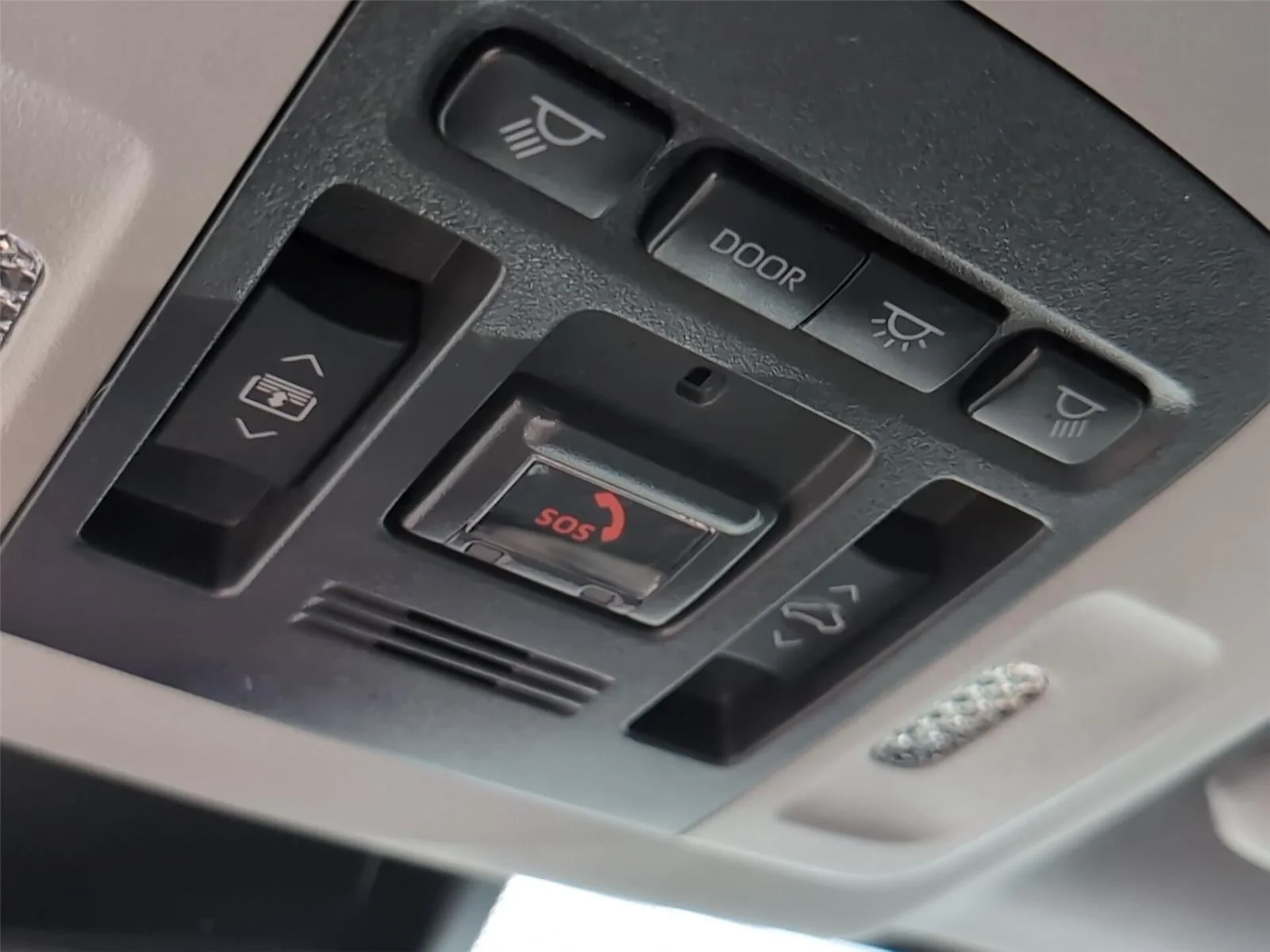 Used 2023 Wind Chill Pearl Toyota XSE image 22