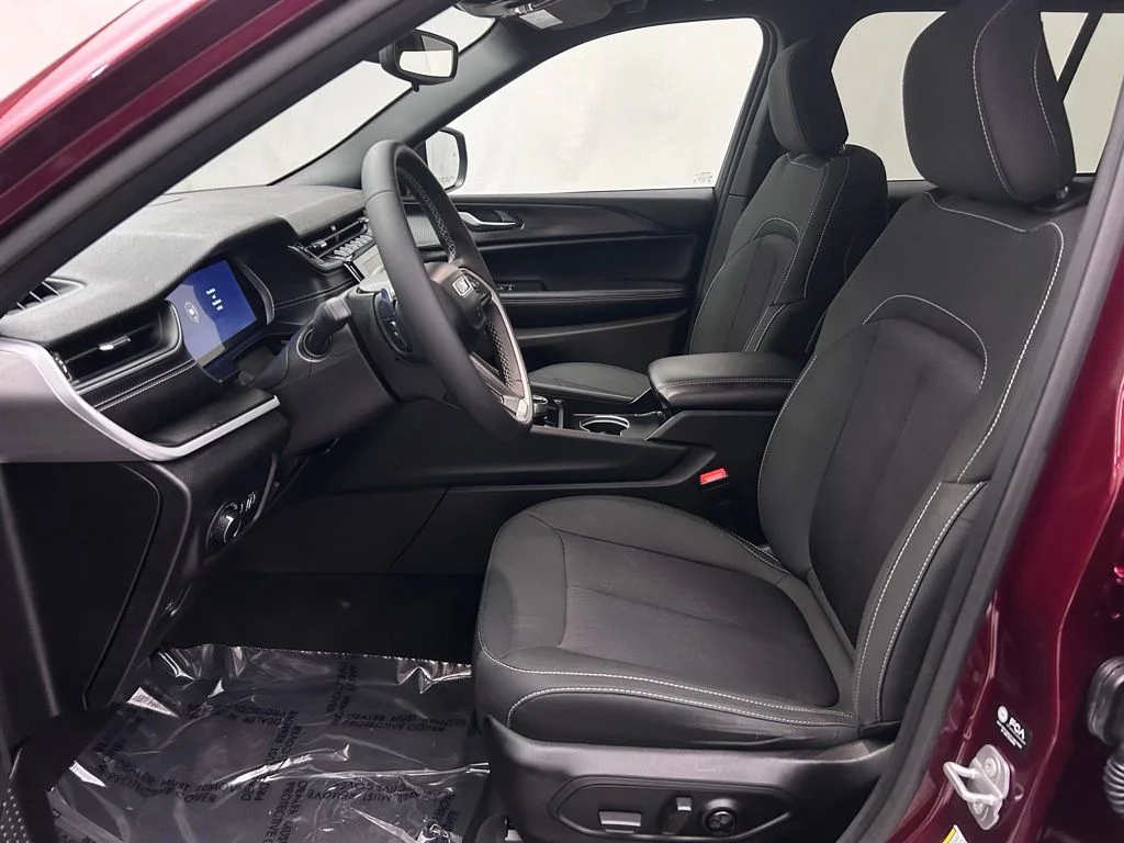 Used 2024 Red Jeep Laredo X image 10