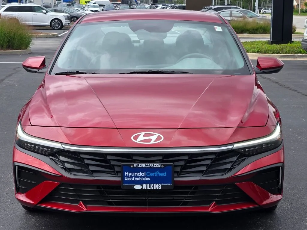 Used 2025 Red Hyundai SE image 3