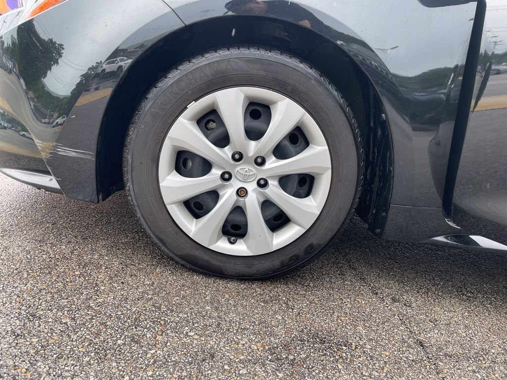 Used 2022 Black Toyota LE image 9