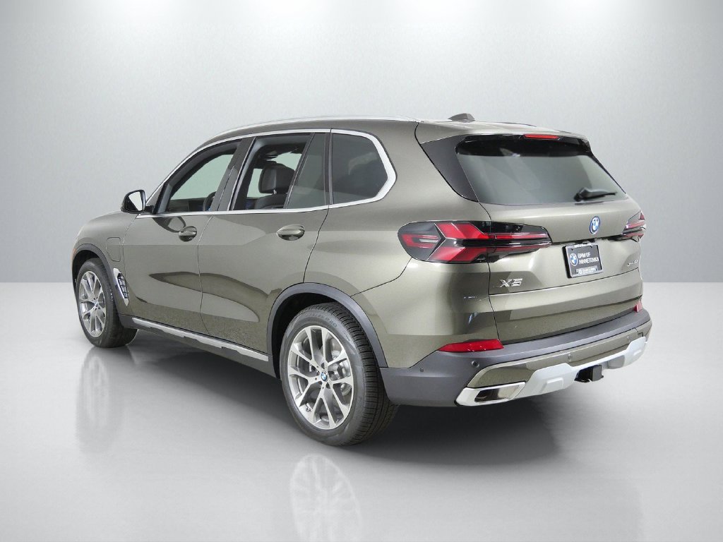 New 2026 Manhattan Green Metallic BMW xDrive50e image 14