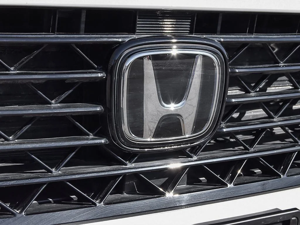 New 2026 Platinum White Pearl Honda TOURING The best of the Accord. The best of everyt image 9