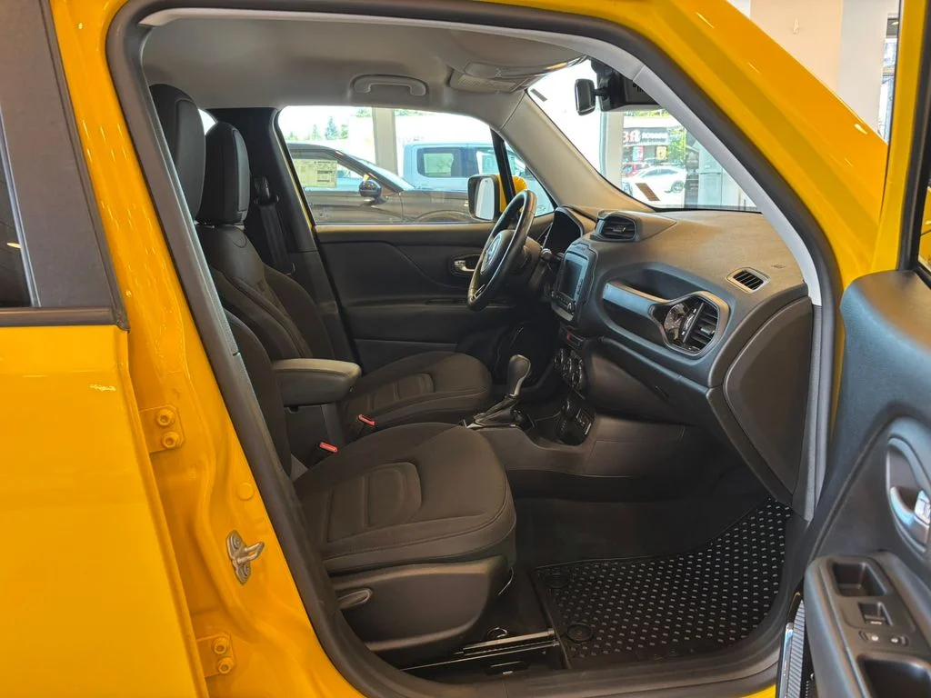 Used 2017 Yellow Jeep Latitude image 22