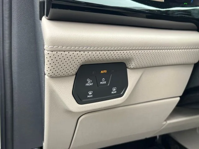 New 2026 White Volkswagen 2.0T SE w/Technology image 16