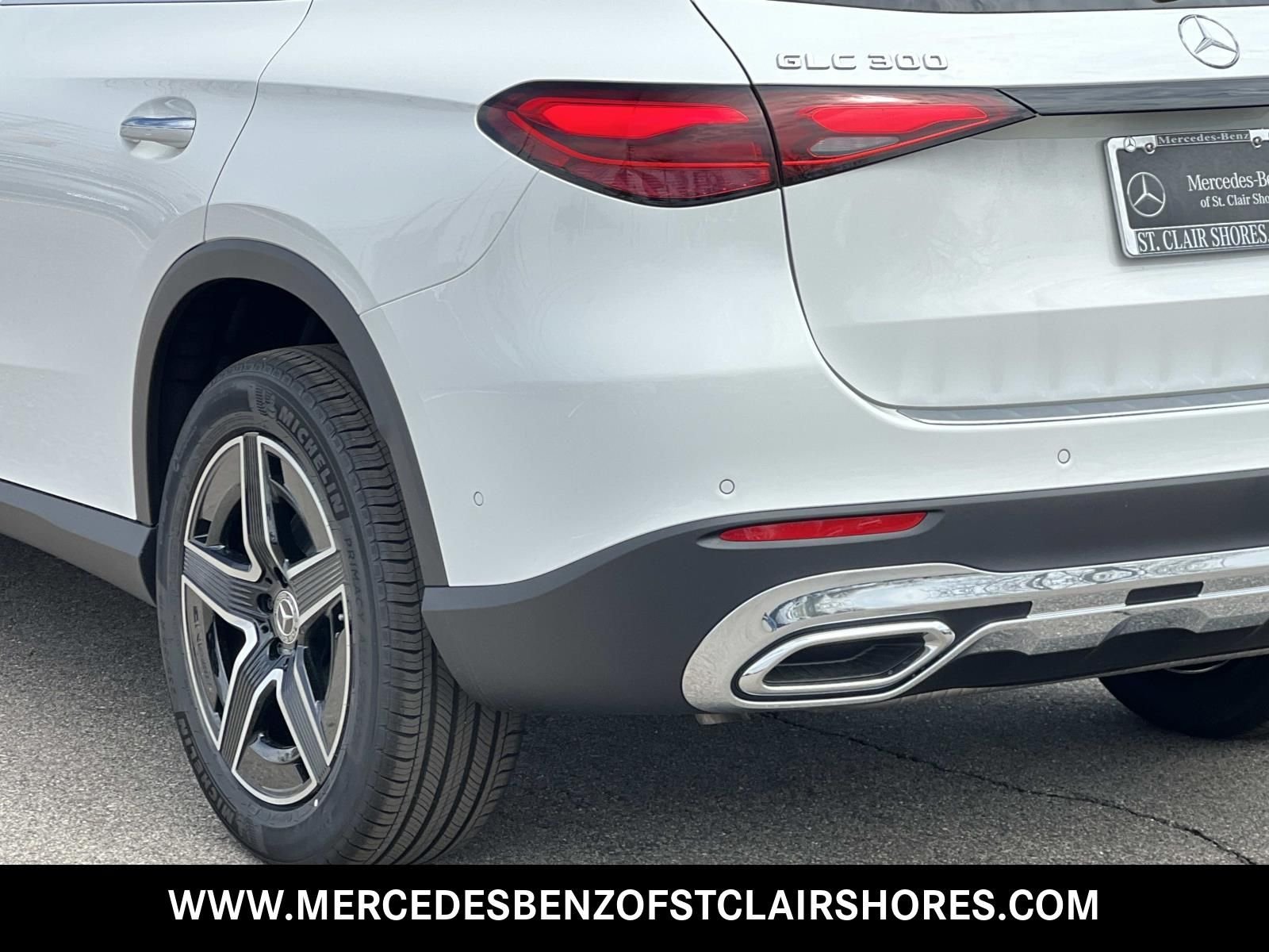 New 2026 Polar White Mercedes-Benz GLC 300 image 4