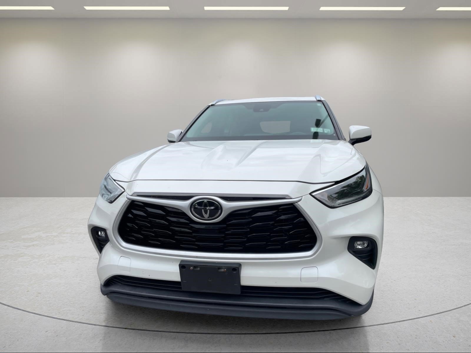 Used 2021 Blizzard Pearl Toyota XLE image 6