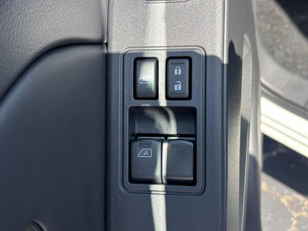 2025 Nissan Frontier SV - Photo 18