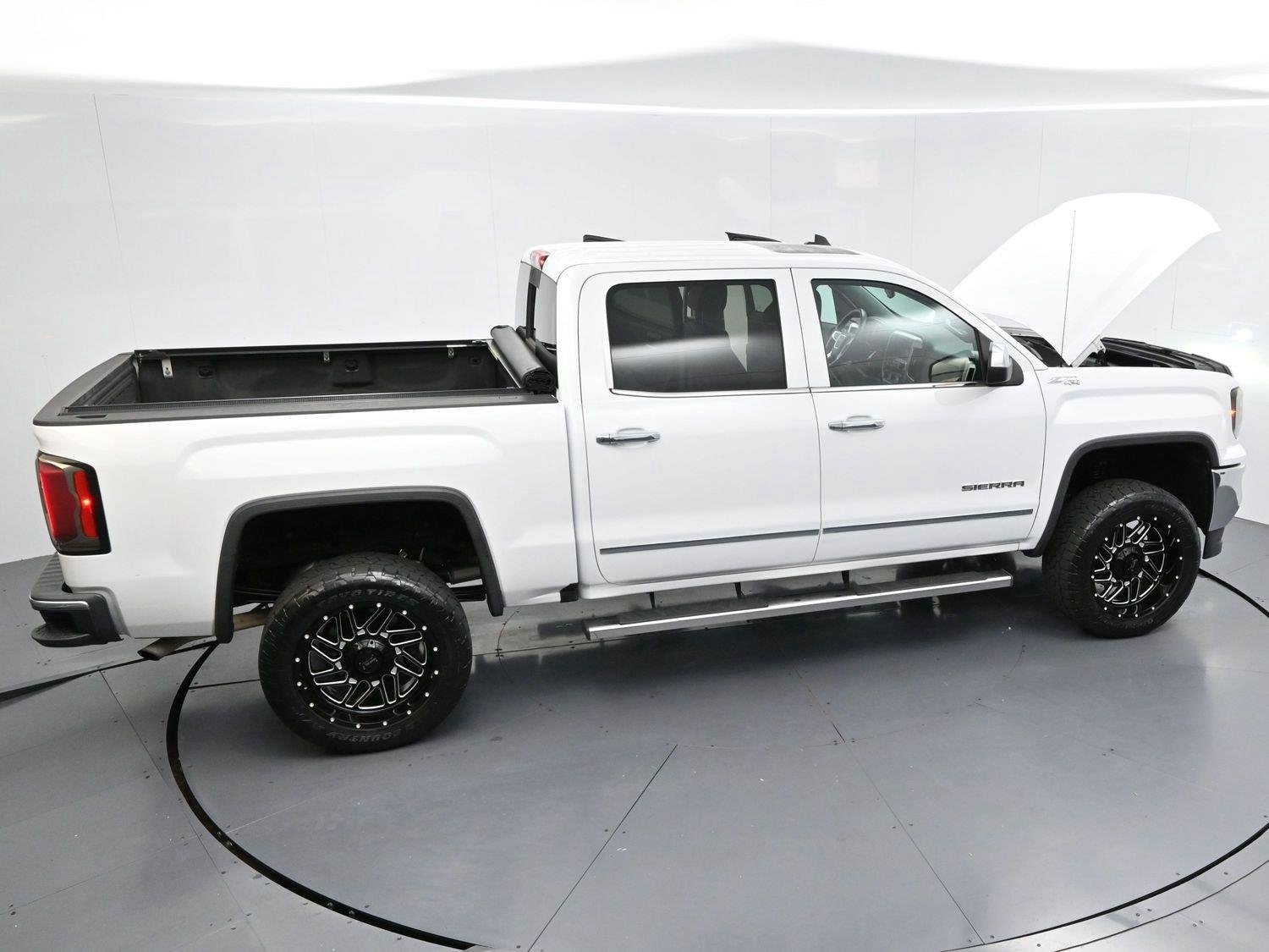 Used 2018 Summit White GMC SLT image 39