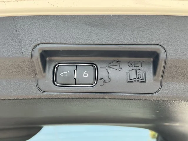 Used 2025 White Ford Platinum image 39