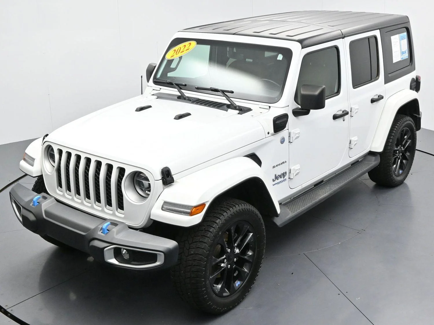 Used 2022 Bright White Clearcoat Jeep Unlimited Sahara image 41