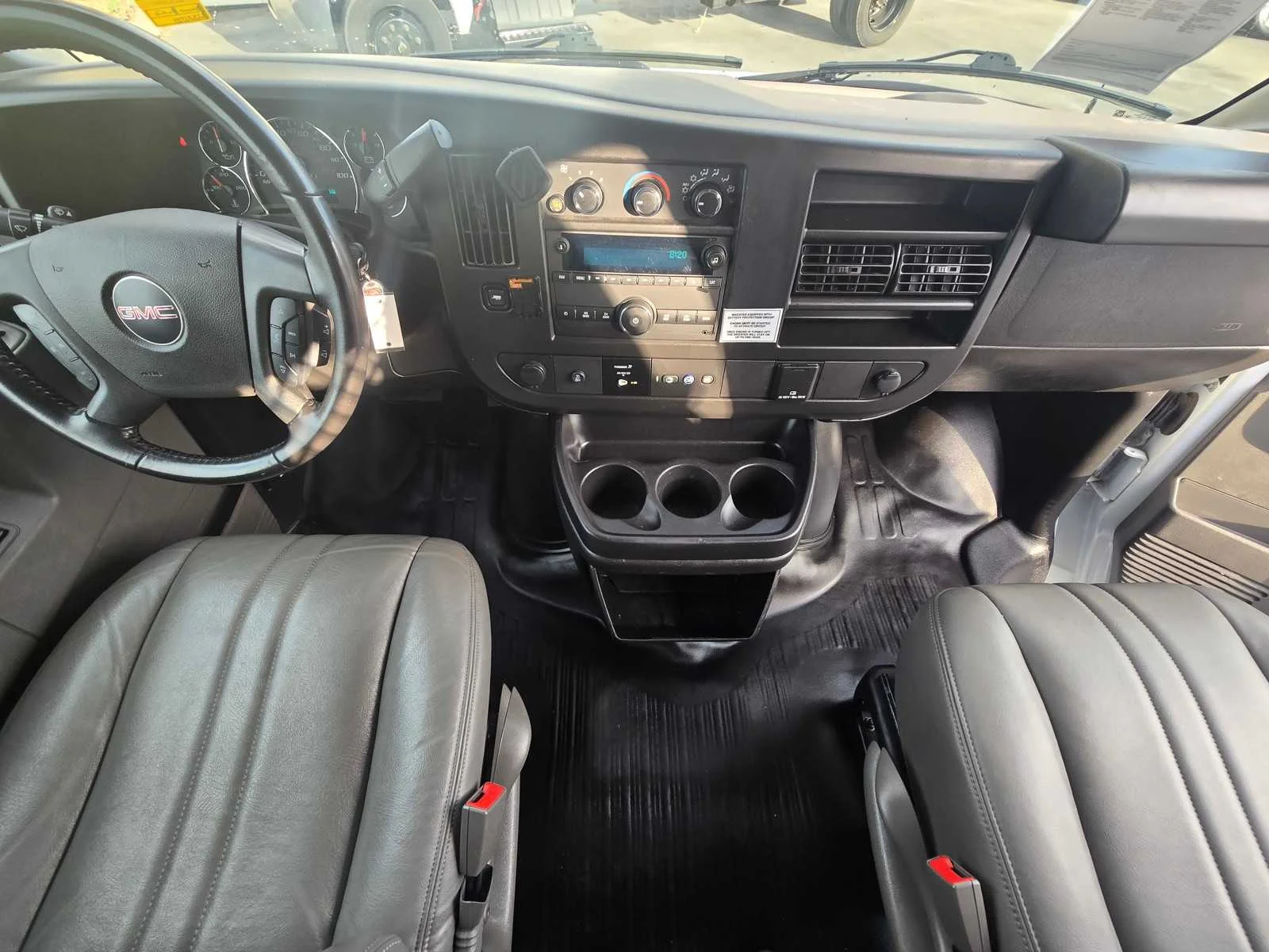 Used 2023 SUMMIT WHITE GMC 1WT image 9