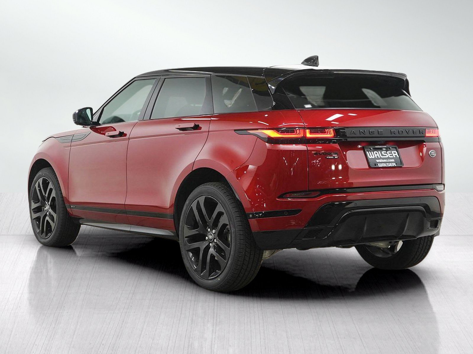 Used 2020 Firenze Red Metallic Land Rover R-Dynamic SE image 3