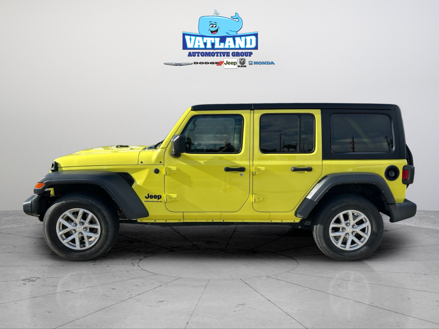 Used 2023 Yellow Jeep Sport S image 2