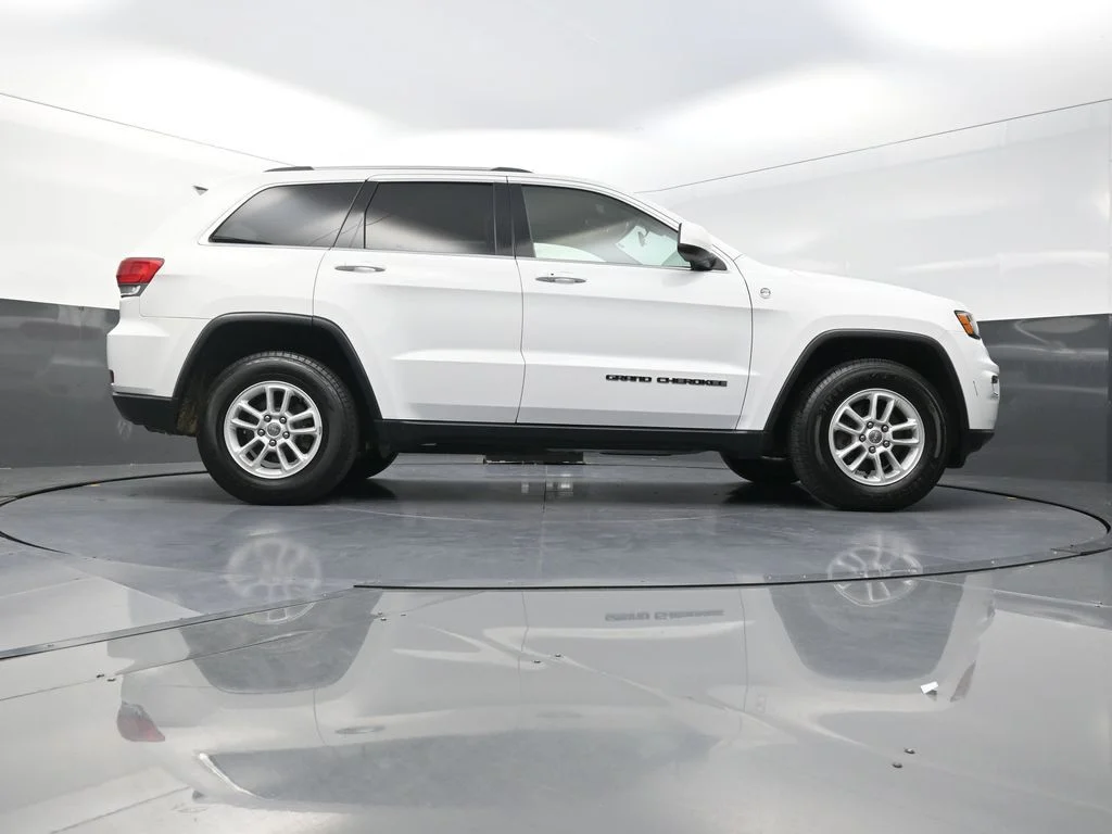 Used 2019 White Jeep Laredo E image 28