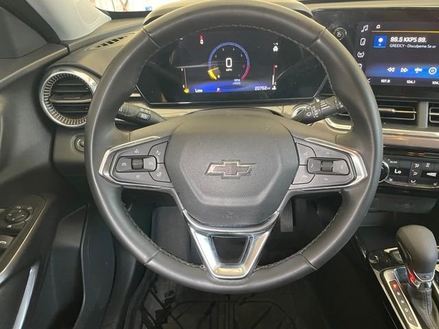 Used 2025 Yellow Chevrolet ACTIV image 13