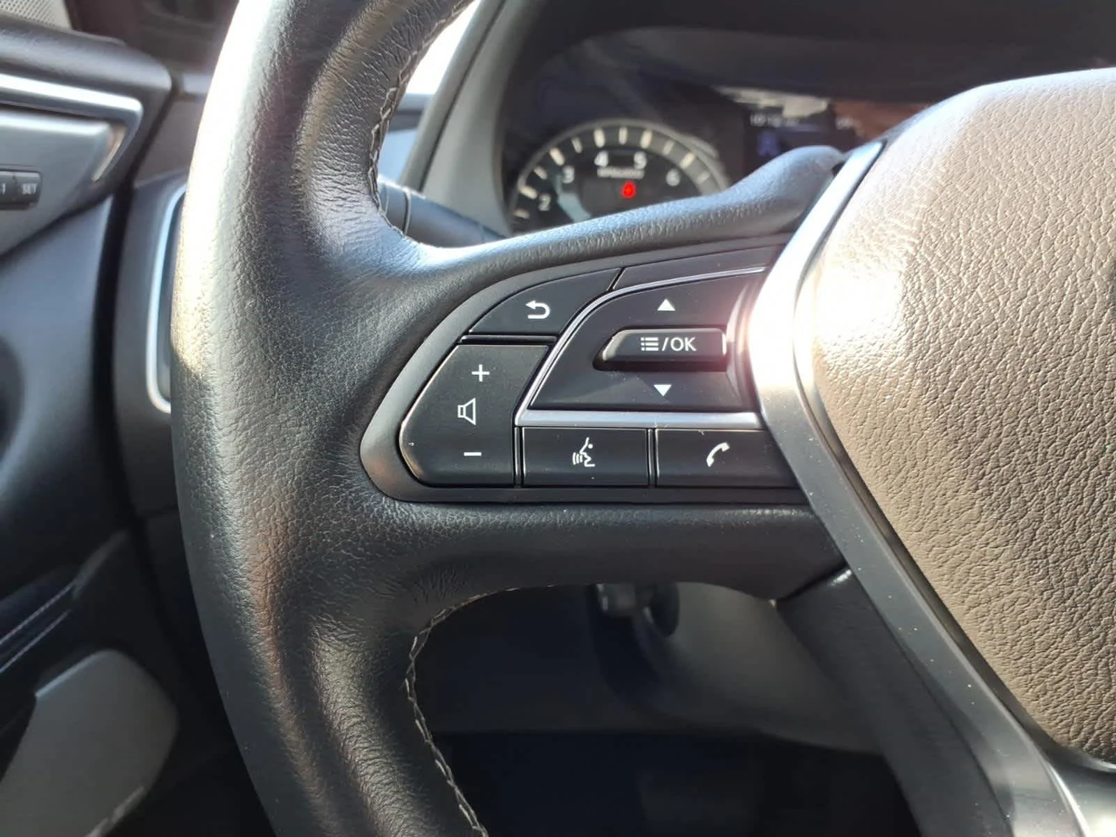 Used 2022 Black Obsidian INFINITI LUXE image 24