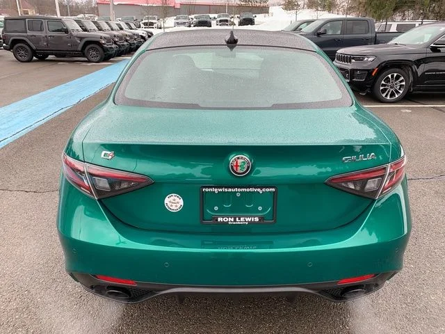 New 2026 Verde (Green) Fangio MetallicExterior Paint Alfa Romeo Veloce AWD image 4