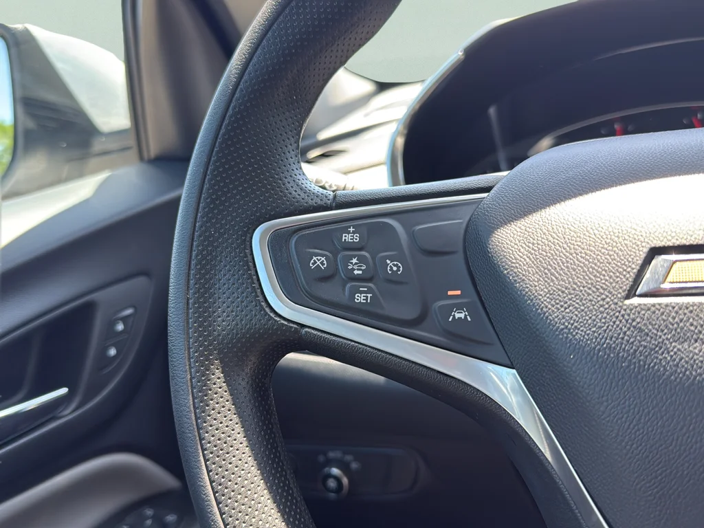 Used 2023 Summit White Chevrolet LT image 9