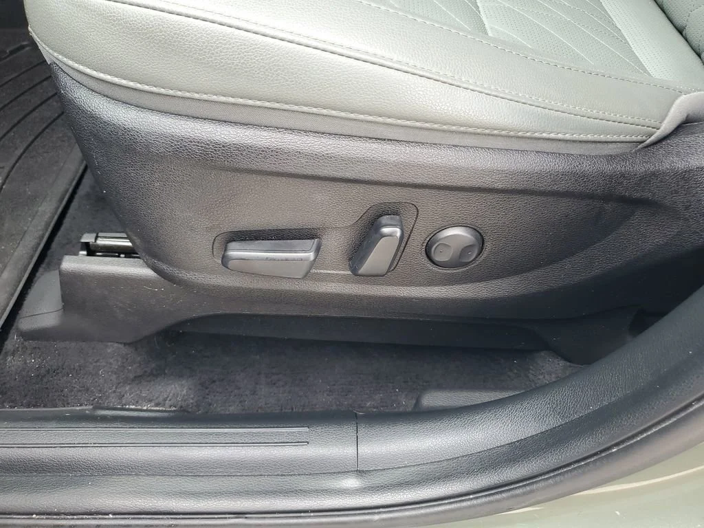 Used 2023 Green Kia EX X-Line image 16