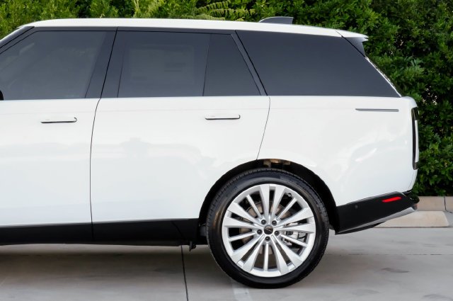 2026 Land Rover Range Rover SE - Photo 18