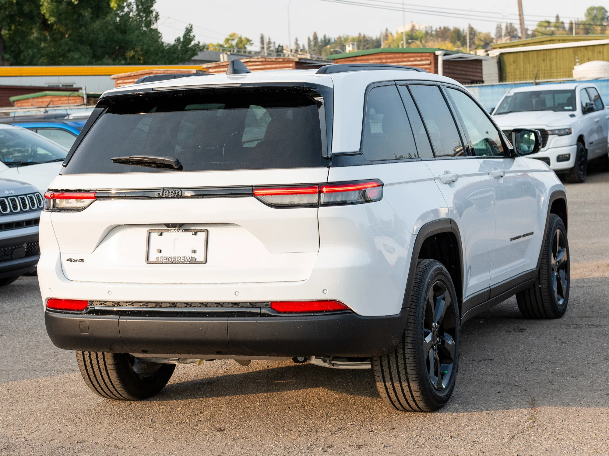 New 2025 White Jeep Altitude* 4x4, Sunroof, Trailer Tow Pkg, Remote Start image 5