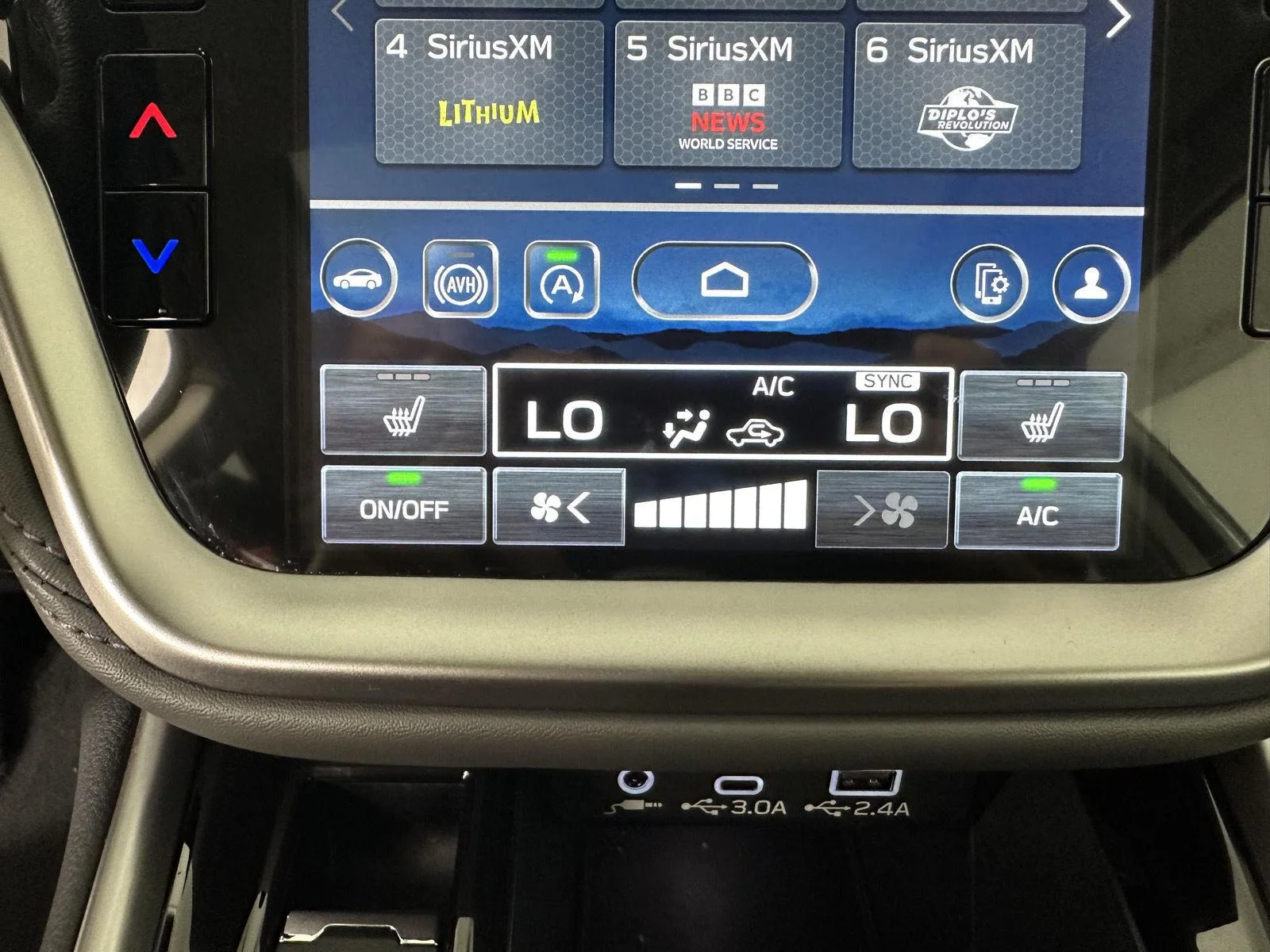 Used 2025 Crystal White Pearl Subaru Onyx Edition image 22