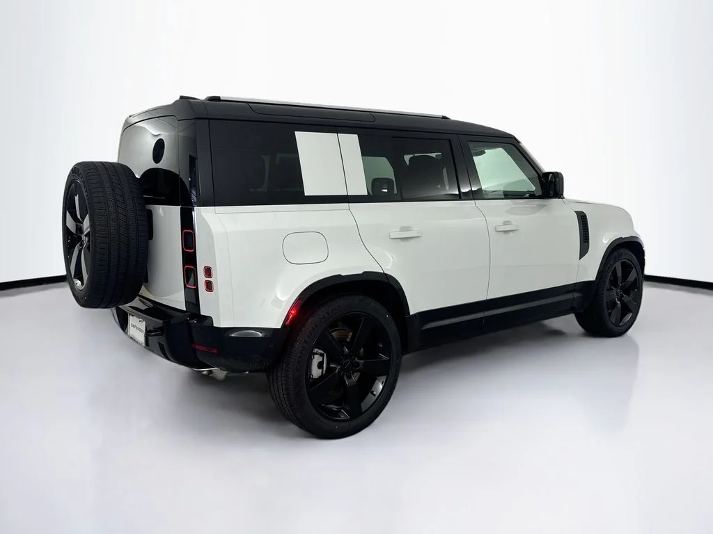 New 2026 Fuji White Land Rover X-Dynamic SE image 5
