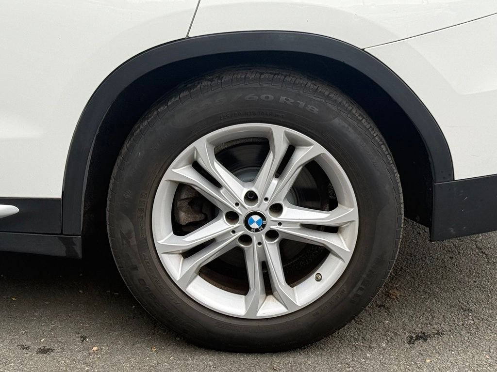 Used 2018 White BMW xDrive30i image 11