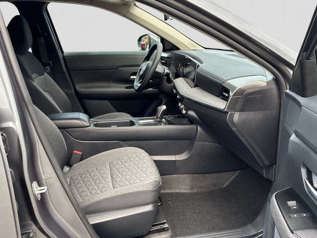 Used 2025 Gray Nissan SV image 10