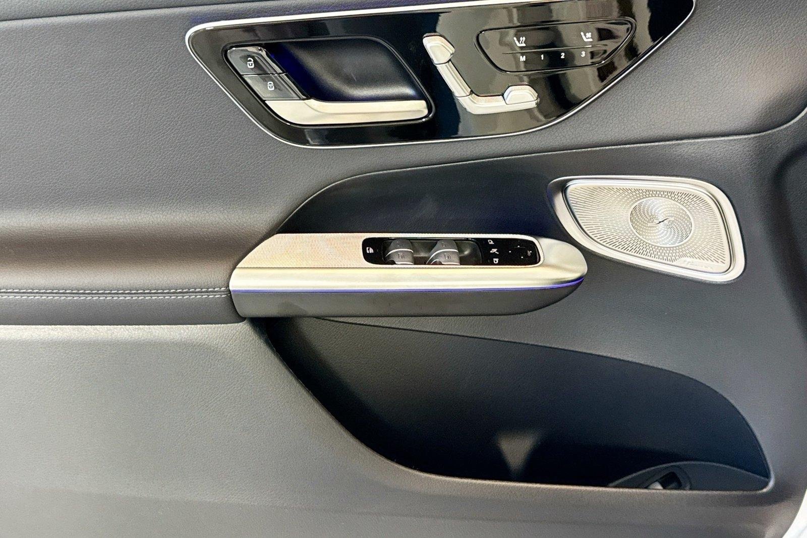 New 2026 Polar White Mercedes-Benz GLC 300 image 16