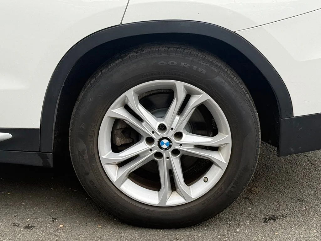 Used 2018 White BMW xDrive30i image 11