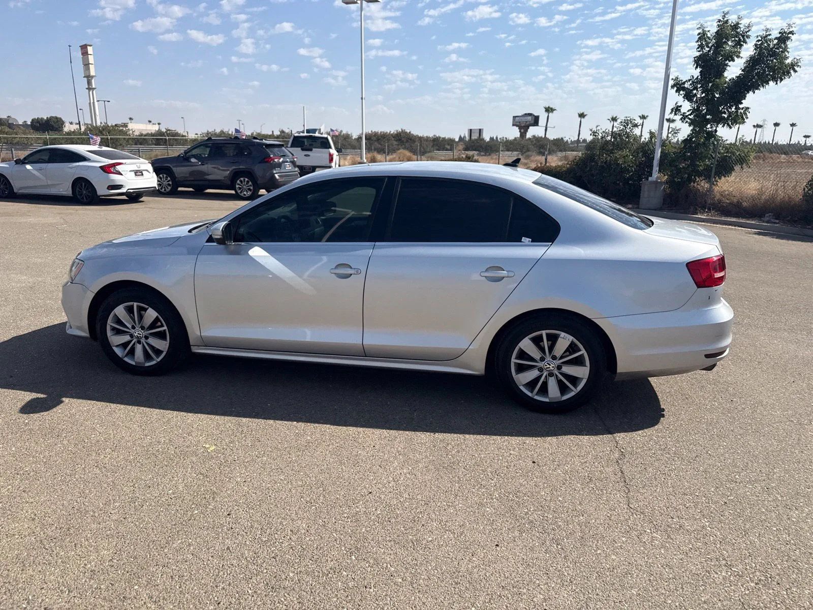 Used 2015  Volkswagen 1.8T SE image 6